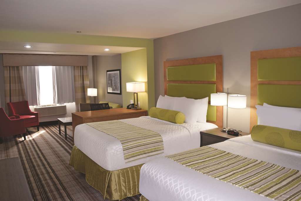 La Quinta Inn & Suites Far Rockaway - Beach Hotel New York Room photo