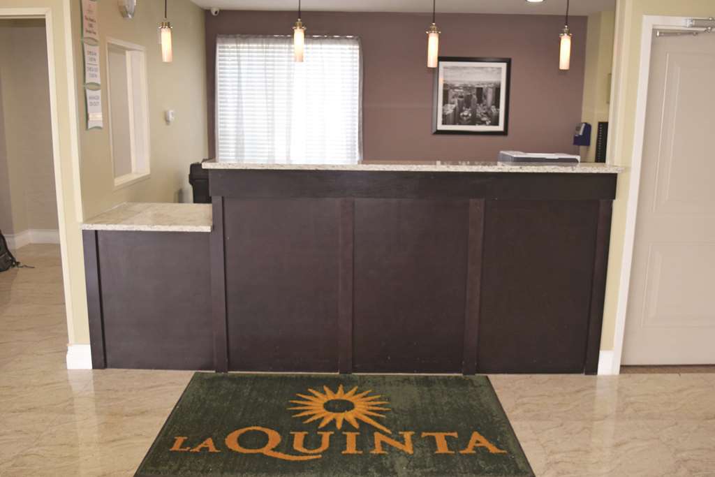 La Quinta Inn & Suites Far Rockaway - Beach Hotel New York Interior photo