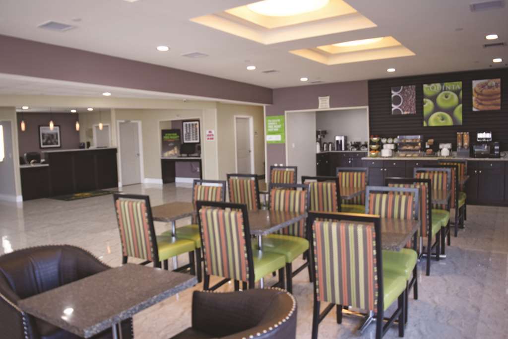 La Quinta Inn & Suites Far Rockaway - Beach Hotel New York Facilities photo