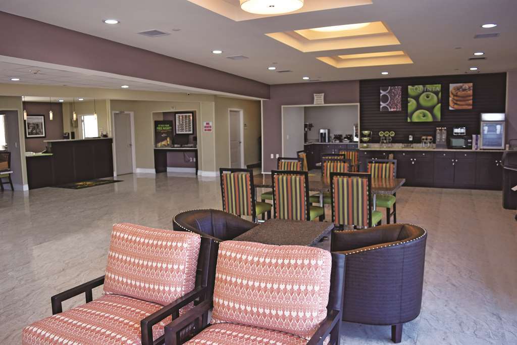 La Quinta Inn & Suites Far Rockaway - Beach Hotel New York Interior photo