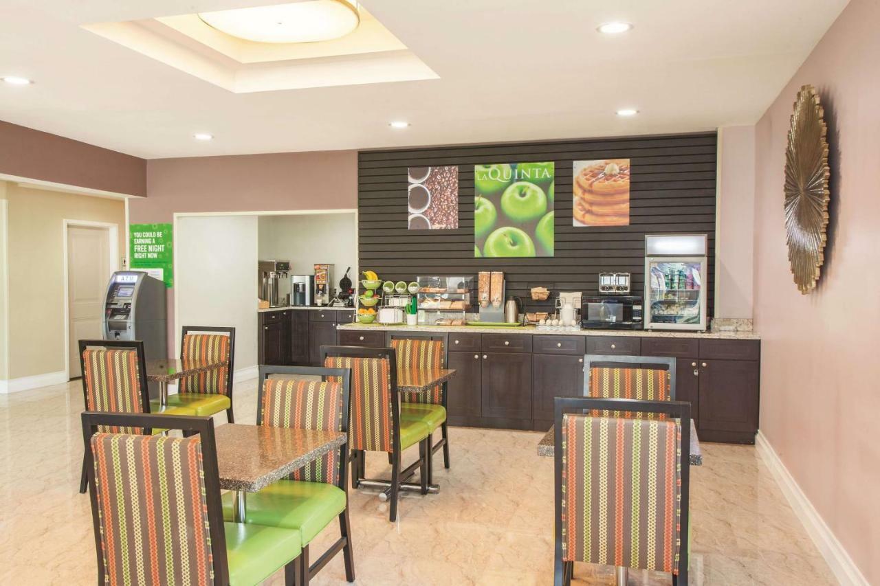 La Quinta Inn & Suites Far Rockaway - Beach Hotel New York Exterior photo