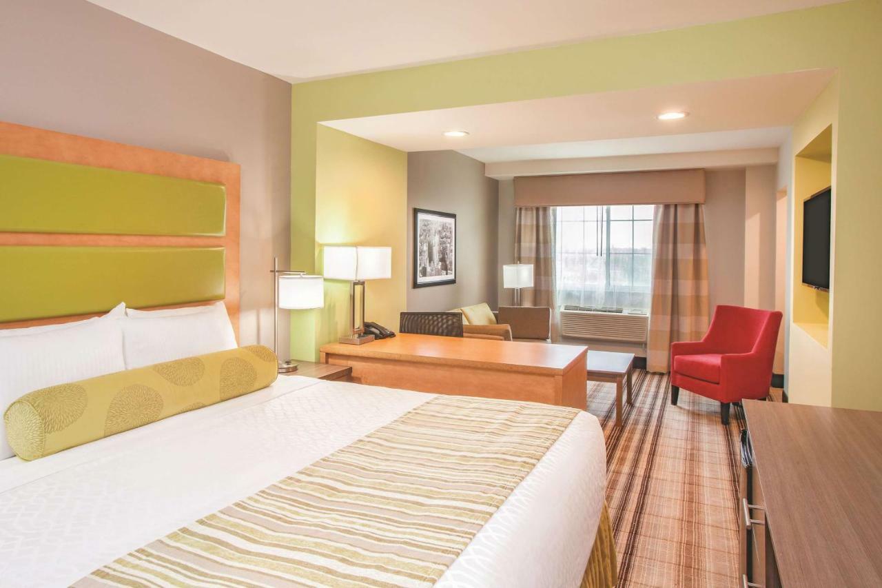 La Quinta Inn & Suites Far Rockaway - Beach Hotel New York Exterior photo
